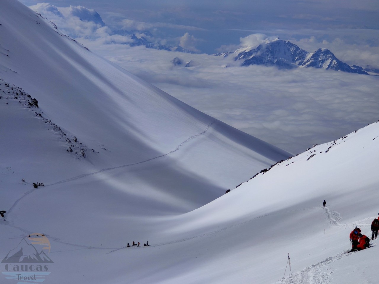 saddle-of-Elbrus-mt