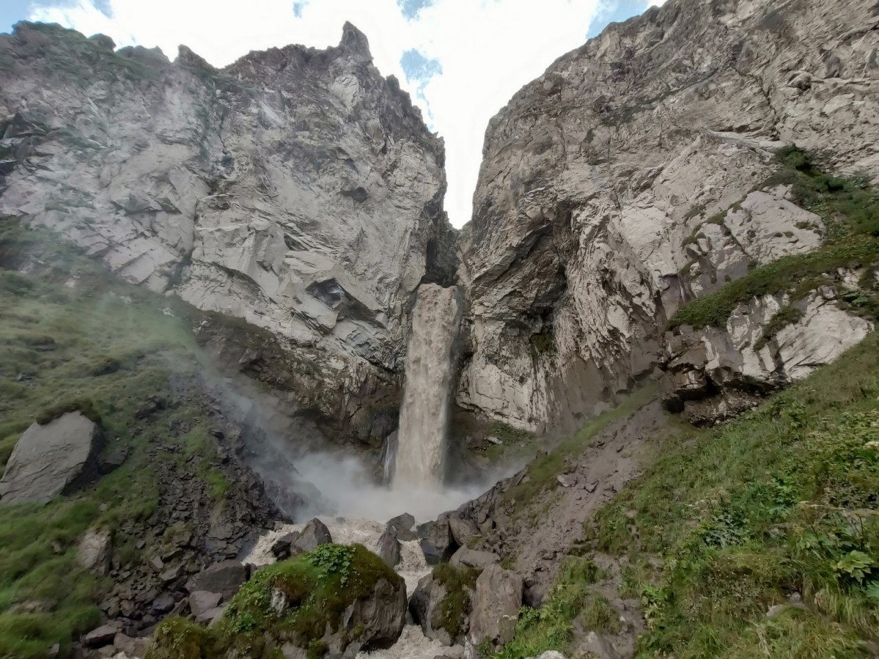 Фото водопад Кызылсу